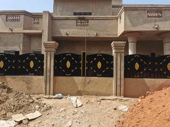 بيت للإيجار - مدني — 2