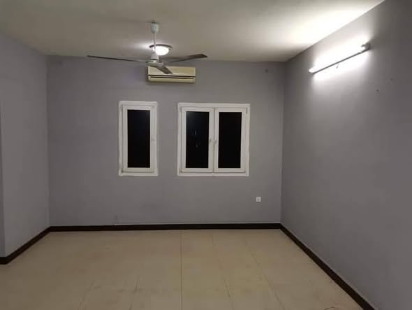 Building for sale — 4