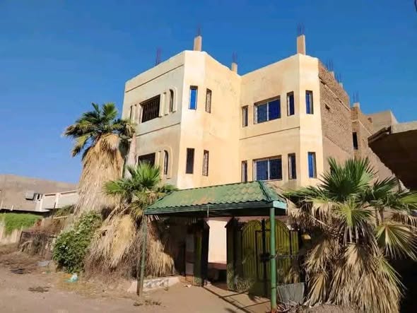 Building for sale — 3