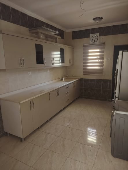 Building for sale — 4