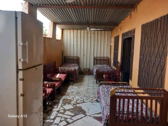 بيت للإيجار - الأبيض - الصفا