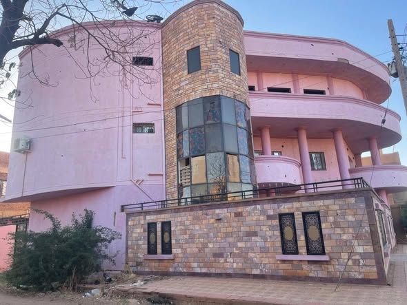 Building for sale — 4