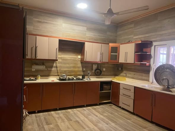 Building for sale — 2