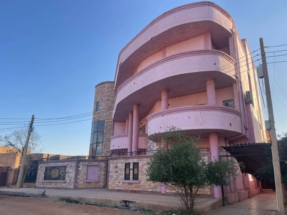 Building for sale — 5