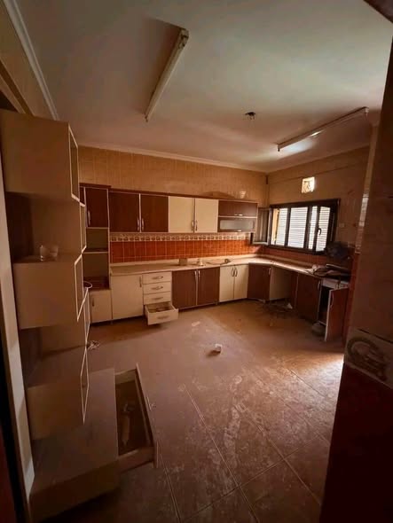 Building for sale — 5