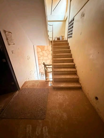 Building for sale — 4